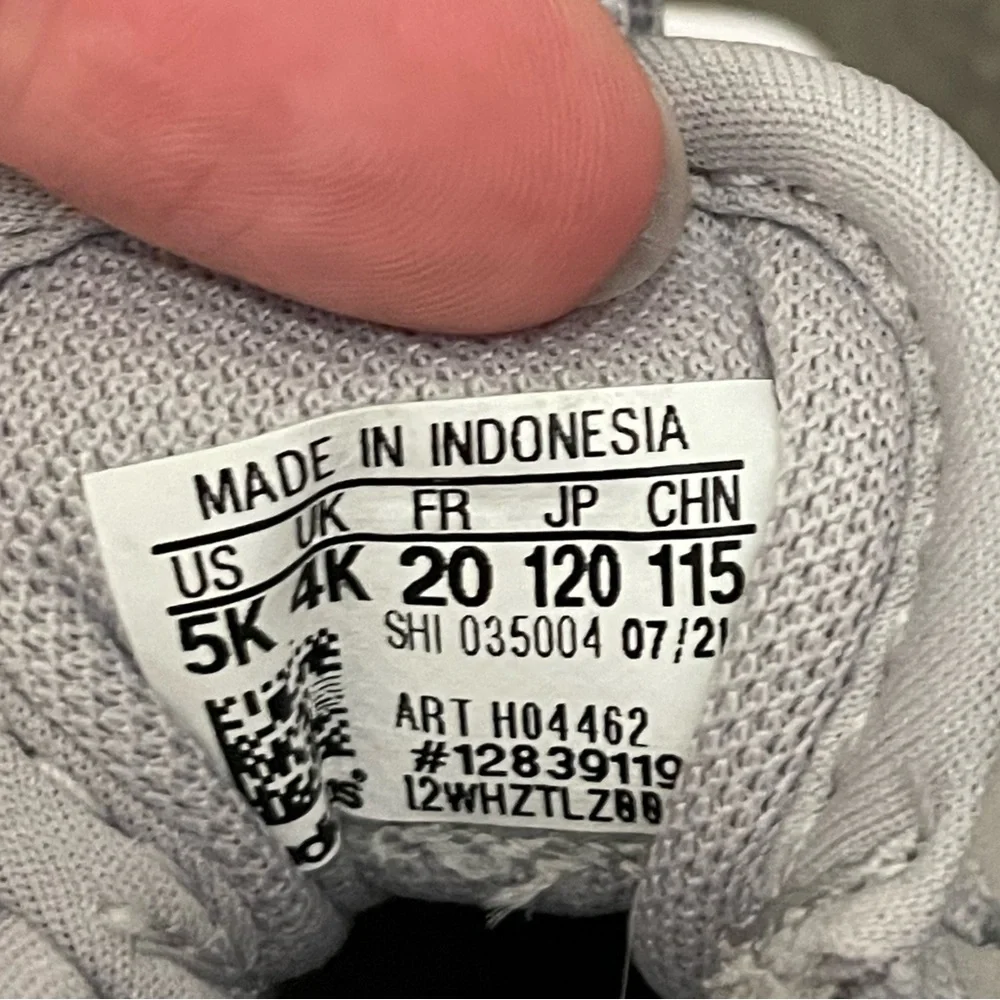 Adidas baby toddler Light Gray Sneakers NEW - Picture 6 of 6